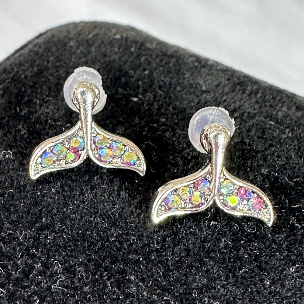 Tiny silvertone whale tail rhinestone earrings